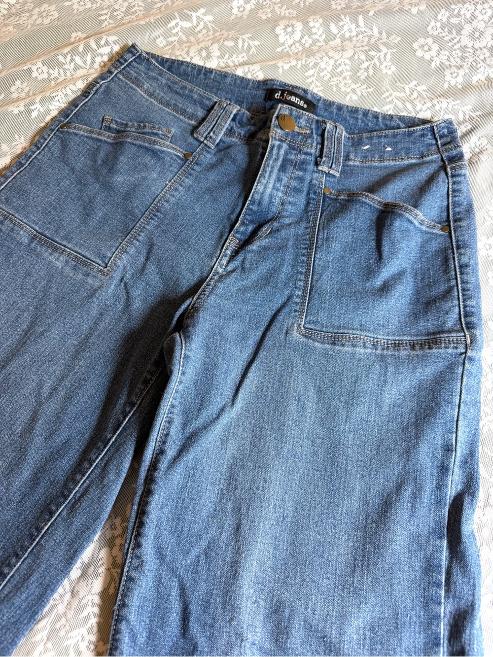 d. jeans Straight Leg High-Rise Jeans